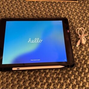 Apple iPad 8th gen 32GB Space Gray Bundle